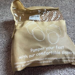 Slippers, wine color